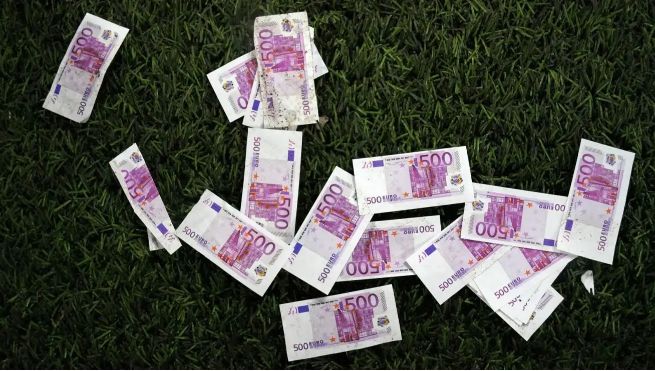 巴黎歐冠奪冠，金錢味濃，攬1.2億