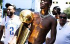 高溫狂歡，亞歷山大裸舉慶MVP！雷霆球迷呼聲震天！